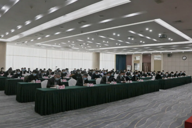 月博集团、温泉集团举办贯彻落实市第十三次党代会精神宣讲报告会(图3)