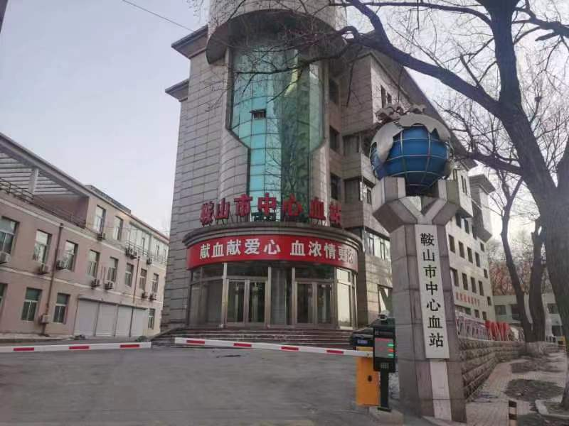 开展红色纽带传递真情，爱心奉献美德传承